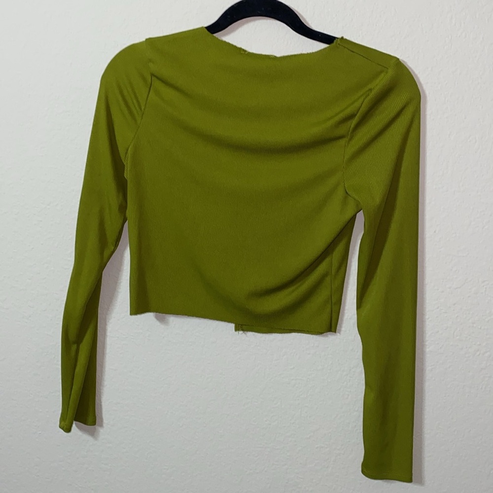 🌵Olive Green Button-Up Women's Top with high-low like front! - Picture 5 of 10